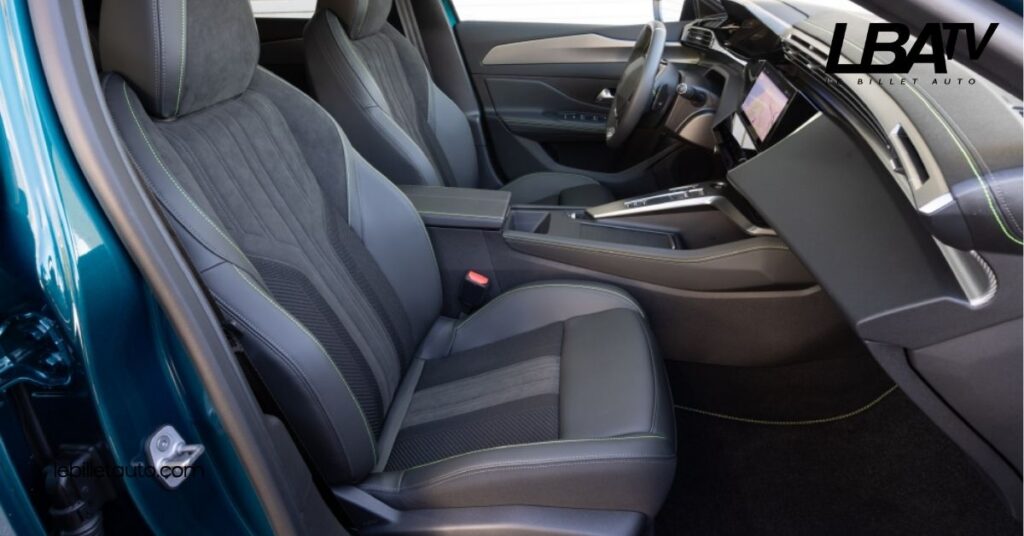 Découvrez l'intérieur élégant et moderne de la Peugeot 408 GT : confort et technologie au rendez-vous 3 Confort et Ergonomie