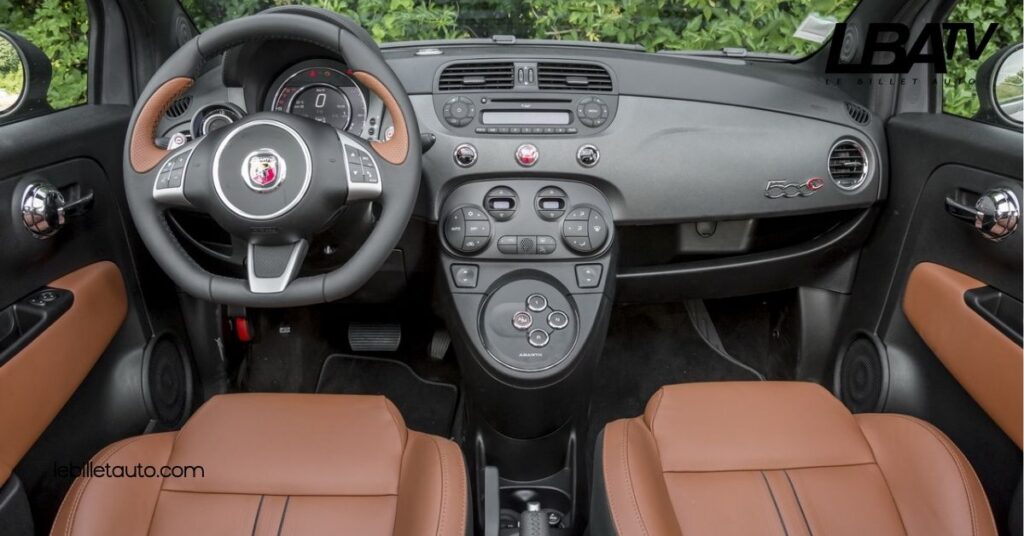Découvrez l'Intérieur Sportif et Élégant du Fiat 500 Abarth : Design et Confort 4 Performances Du Fiat 500 Abarth