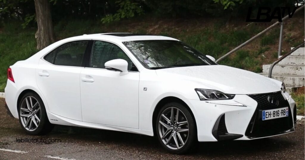 Découvrez l'intérieur du Lexus IS 300h : luxe, confort et technologie raffinée 4 Personnalisation Des Options