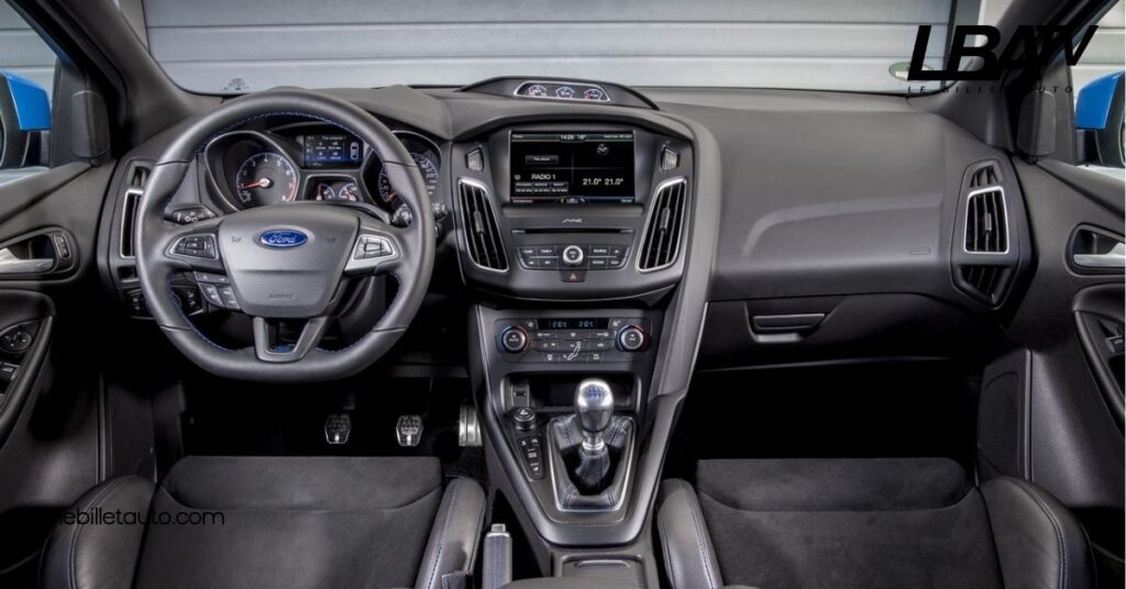 Découvrez l'Intérieur du Ford Focus RS : Confort, Sportivité et Technologies Avancées 1 Présentation Du Ford Focus RS Intérieur