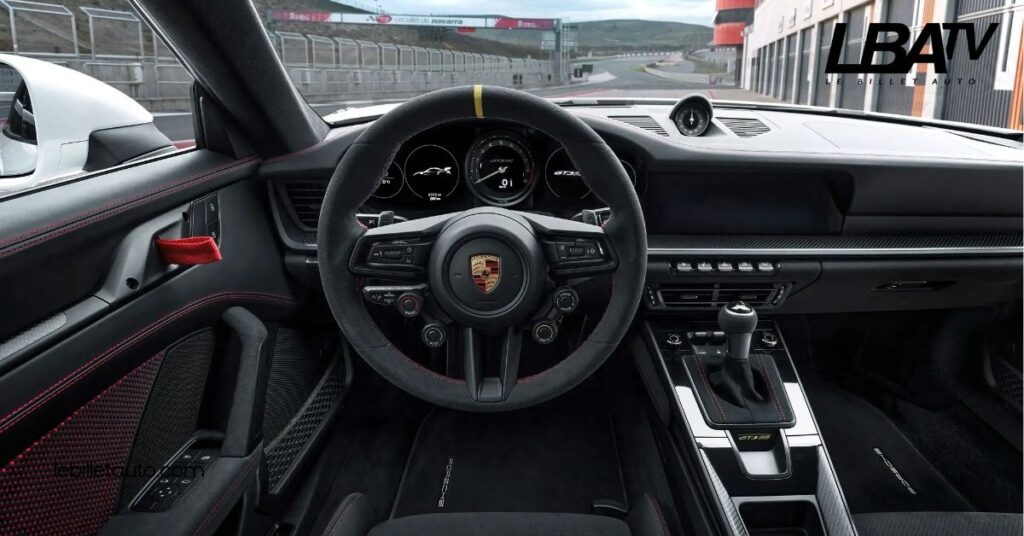 Découvrez la Porsche 992 GT3 RS : Performance, Aérodynamisme et Design Exceptionnel 4 Comparaison avec les Modèles Précédents