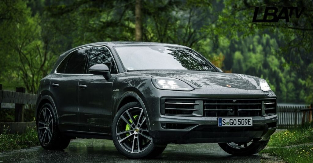 Découvrez le Porsche Cayenne hybride : luxe, performance et technologie verte 2 Conception et Design