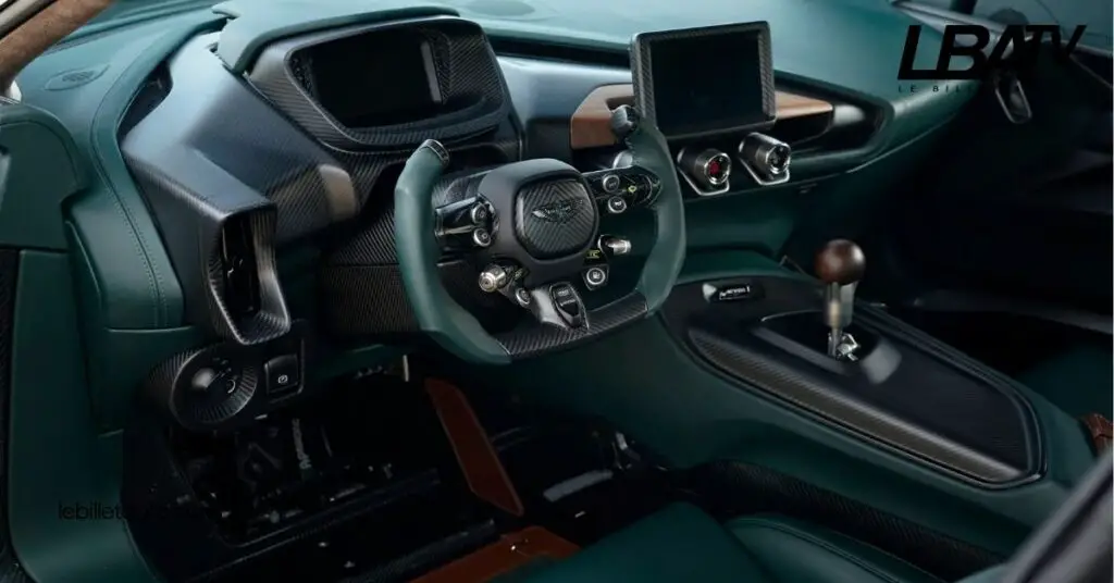 Aston Martin Victor : Une Supercar Exclusive Alliant Luxe et Performances Éblouissantes 3 Technologie et Intérieur